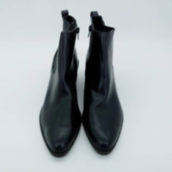 Express Womens Ankle Booties Black Zipper Almond Toe Cuban Heels Faux Leather 10 - Picture 4 of 10